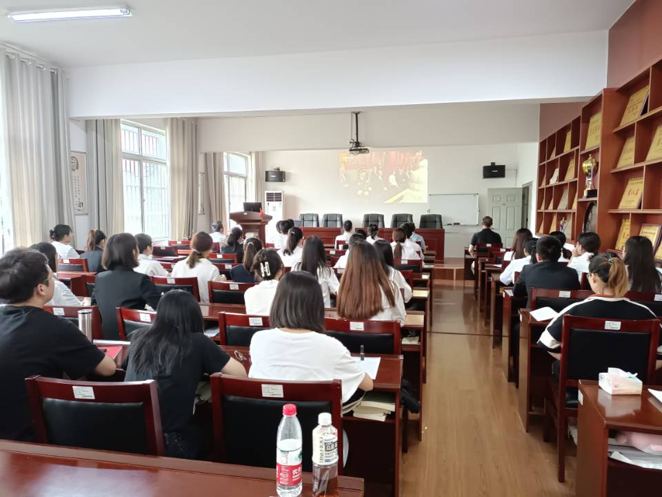 信数a片漫画
8教406会议室46人收看现场2.jpg